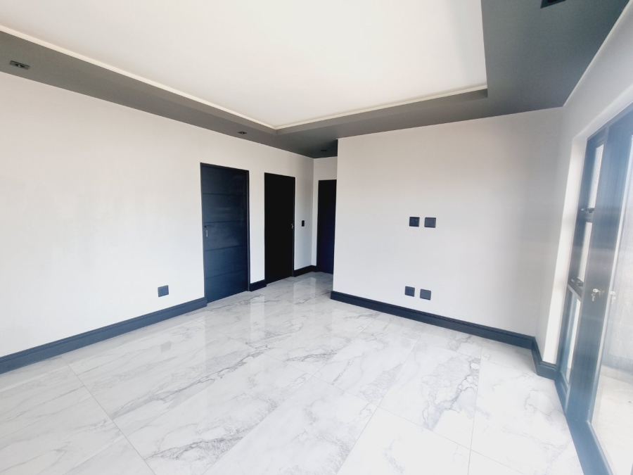 5 Bedroom Property for Sale in Parklands North Western Cape